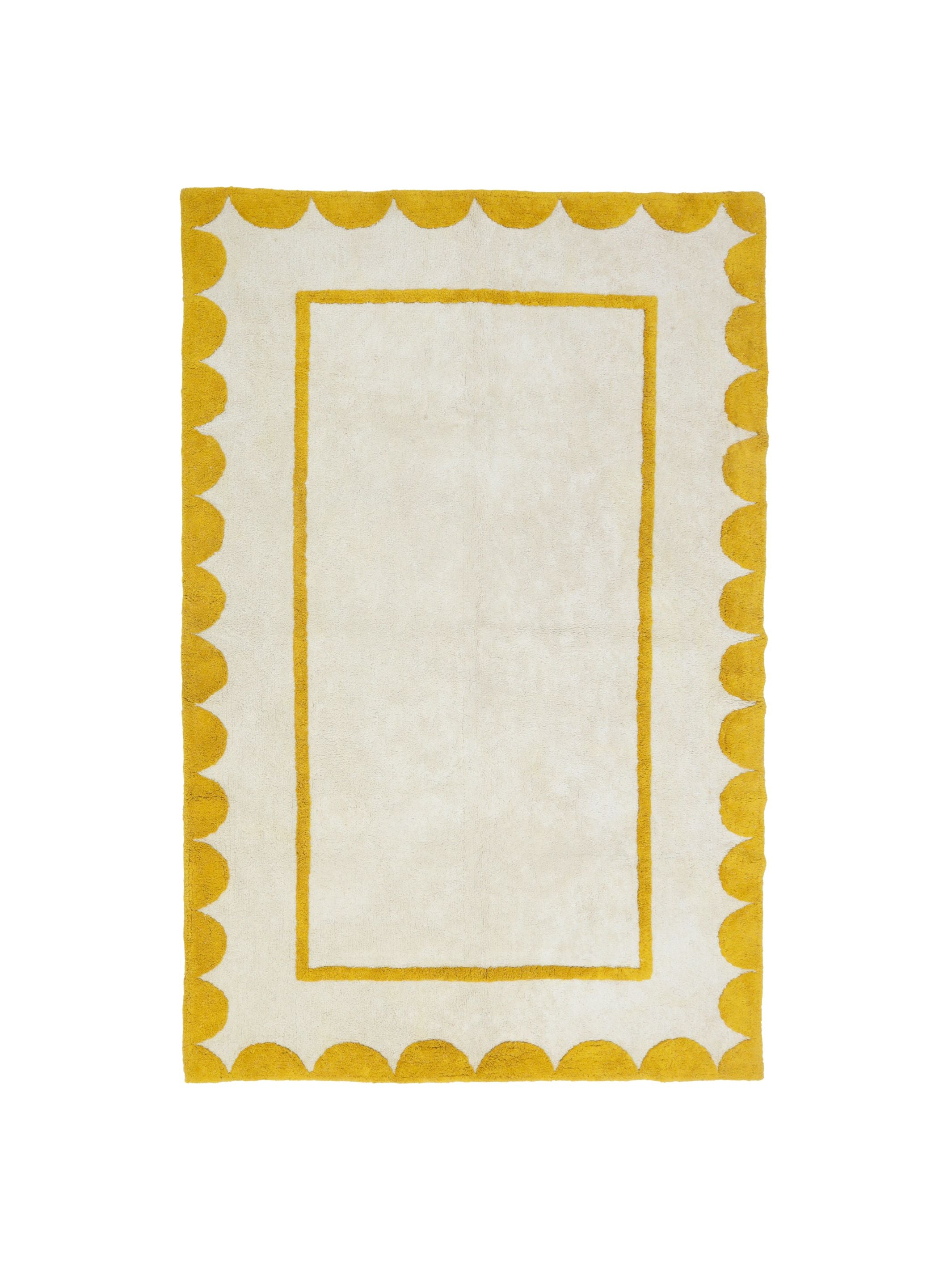 Natural rug with mustard yellow scallop details