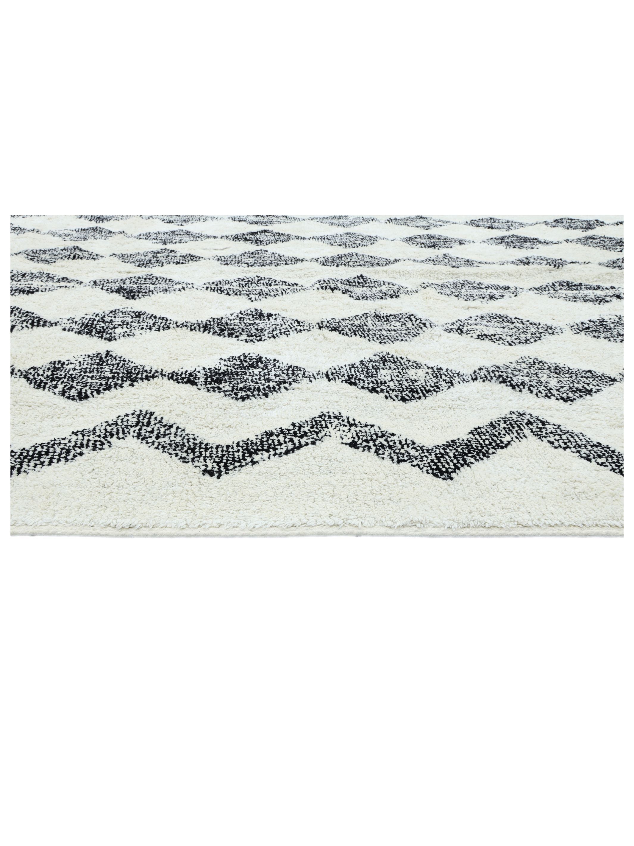 Black Diamond Rug LAST PIECE - 160x230cm