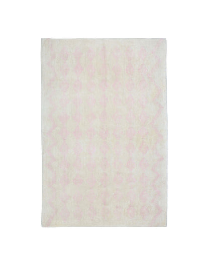 Natural rug with soft pink diamond details